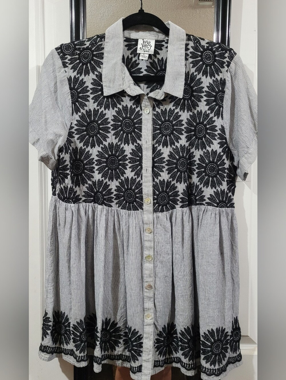 ivy jane Black Embroidered Floral Top